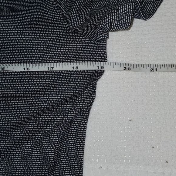 LAST CHANCE Under Armour Graphic Logo Sz M V-neck Gray Short Sleeve Pullover Top - Picture 7 of 9